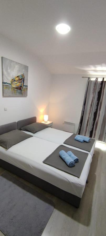Malo Misto Apartment ดูกีรัท ภายนอก รูปภาพ