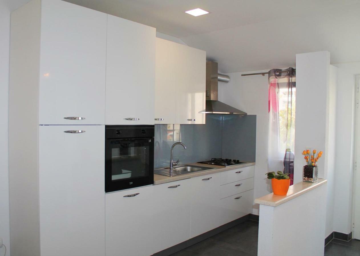 Malo Misto Apartment ดูกีรัท ภายนอก รูปภาพ